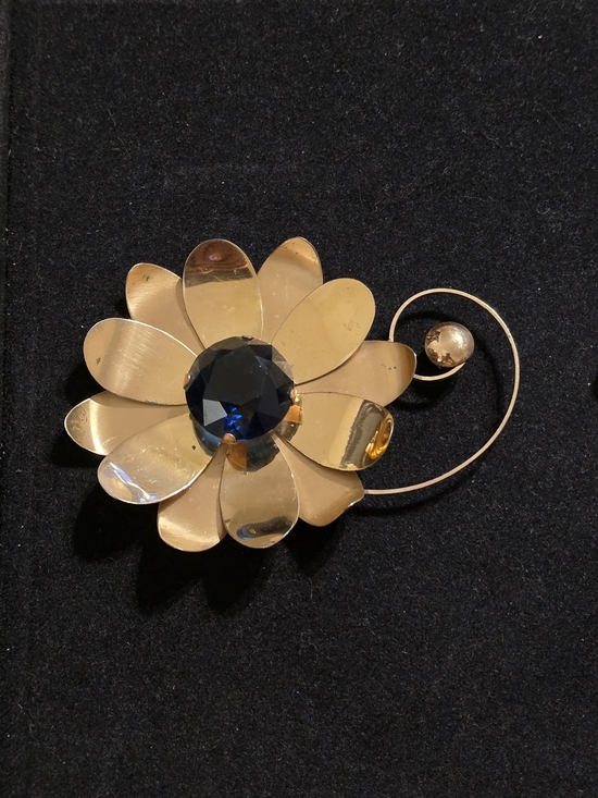 Truart Sterling Jewelry - Gold Flower Brooch with Deep Blue Center Stone